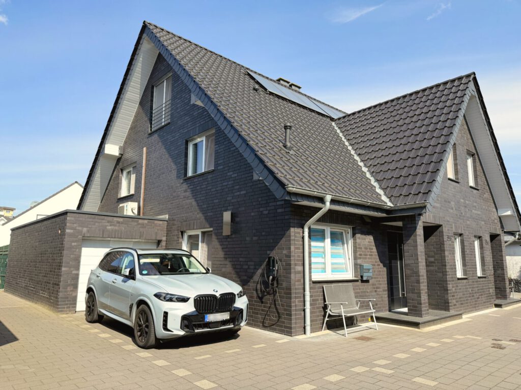 Attraktive Doppelhälfte mit Garage in begehrter Lage