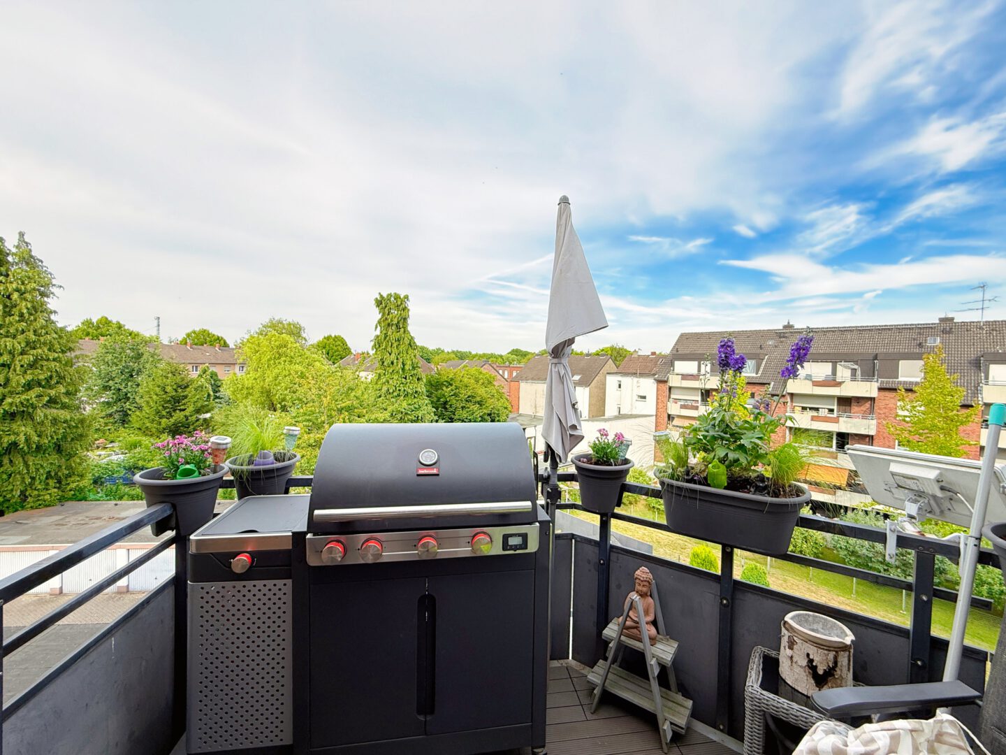 Sonnenbalkon mit Ausblick und Grillmöglichkeit