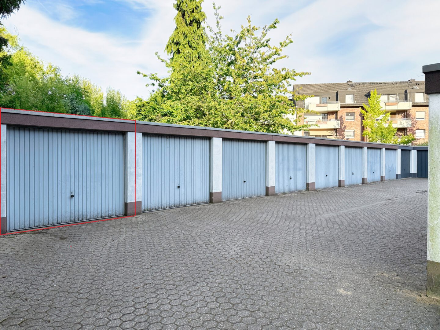 Eigene Garage im abgeschlossenen Innenhof