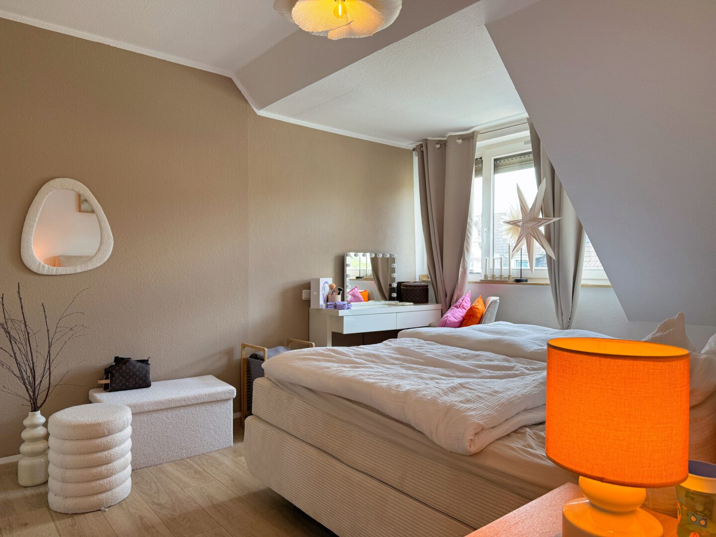 Gemütliches Schlafzimmer mit Dachschräge