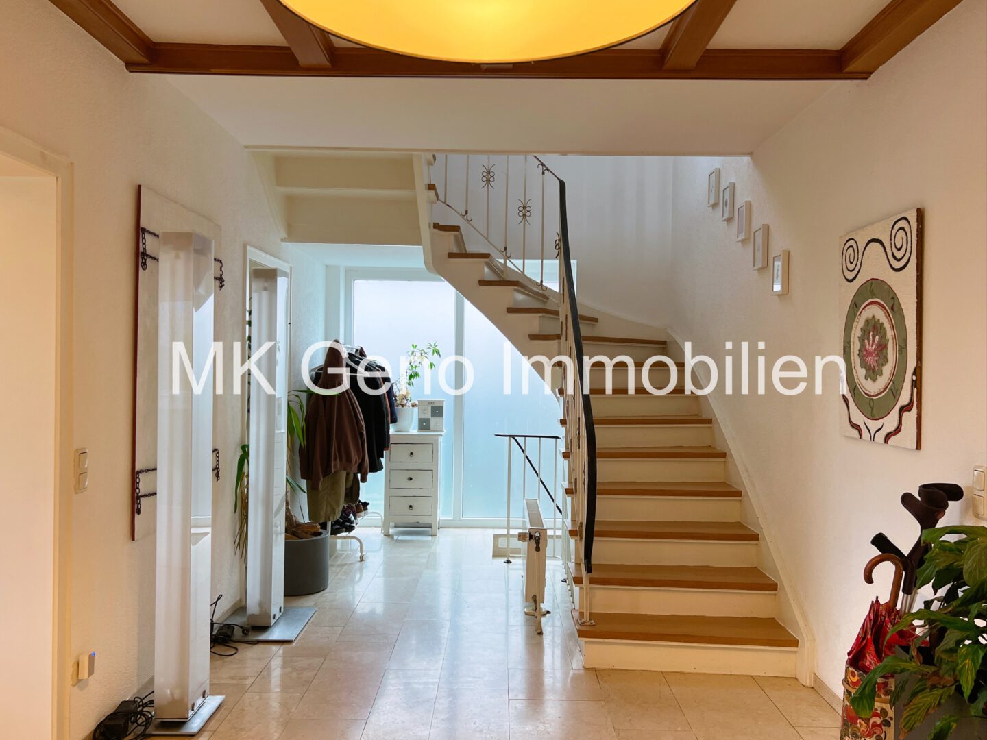 Flurbereich mit Treppe in das 1.OG