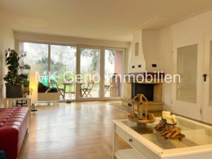 Wohnzimmer mit Natursteinkamin