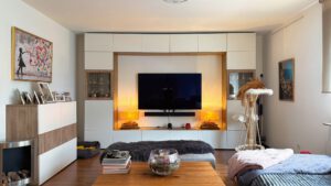 Wohnzimmer mit stimmungsvoller Beleuchtung und gemütlicher Atmosphäre