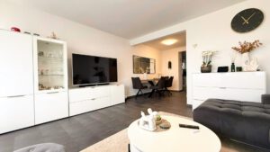 Großzügiger Wohnraum mit harmonischer Verbindung zum Essplatz