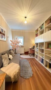 Home-Office oder Gästezimmer mit viel Stauraum und wohnlicher Gestaltung