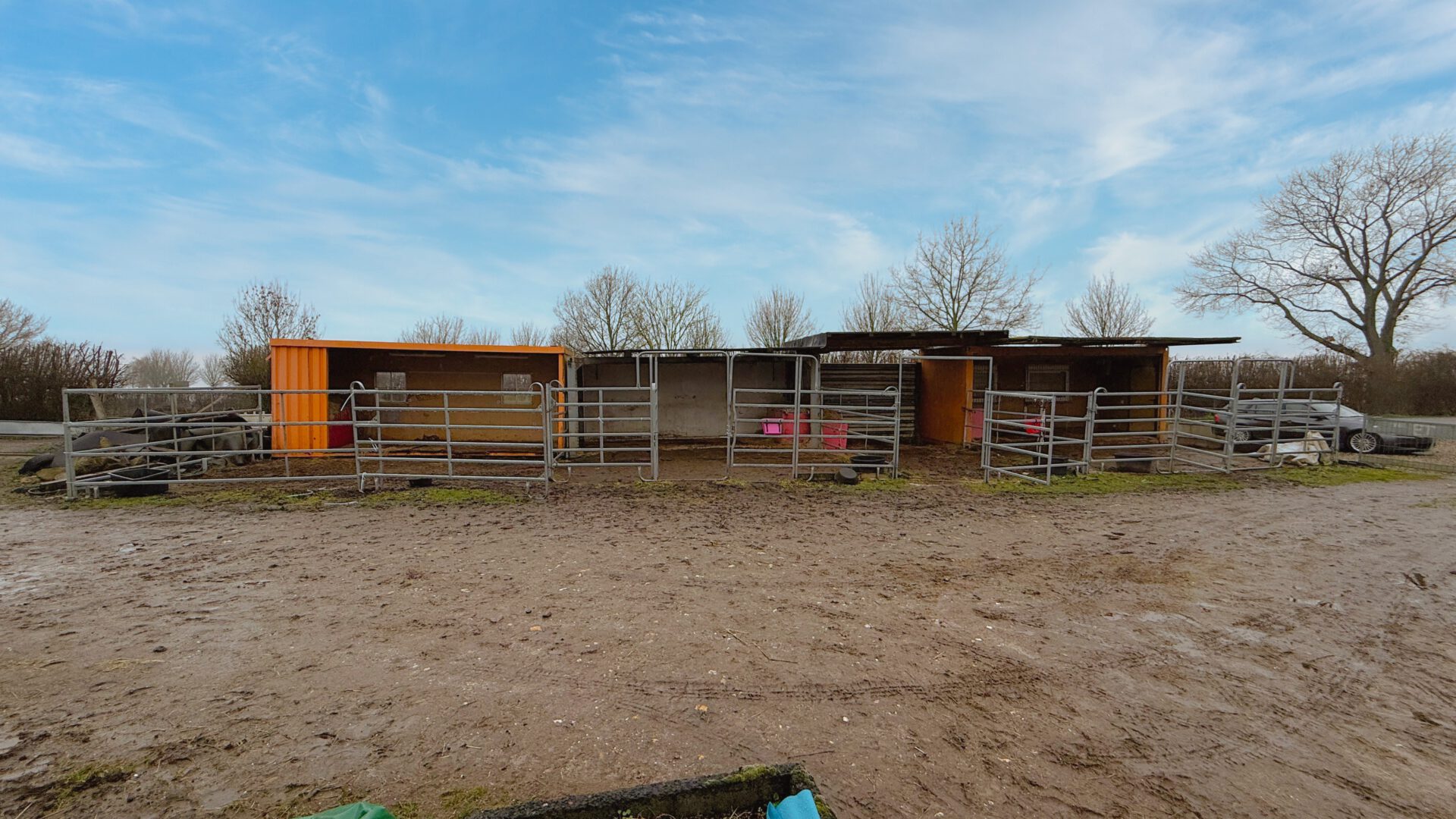 Weitere Stall- und Funktionsflächen des Hofes