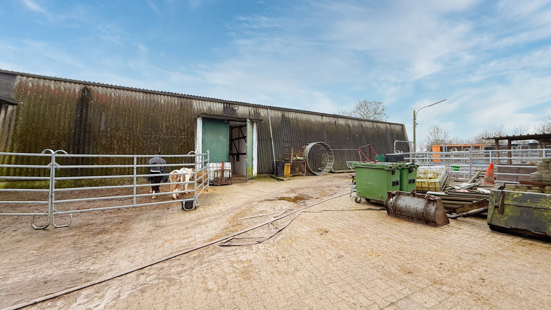 Weitere Stall- und Funktionsflächen des Hofes