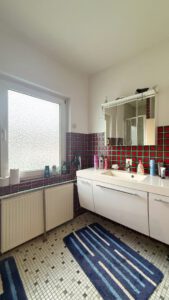 Weiteres Badezimmer mit Tageslicht