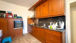 Küche mit Einbauküche