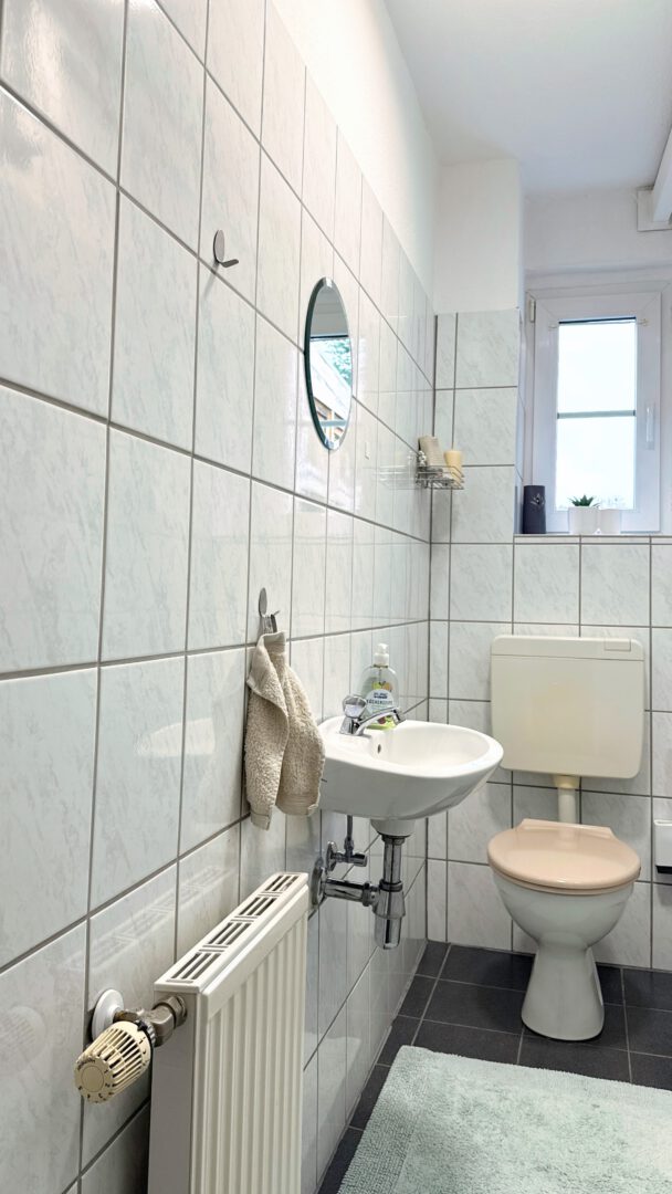 Gepflegtes Gäste-WC mit Tageslicht