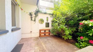 Ruhiger, begrünter Innenhof zur privaten Nutzung