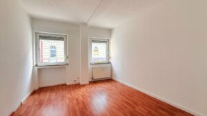 Helles Schlafzimmer mit angenehmer Raumgröße