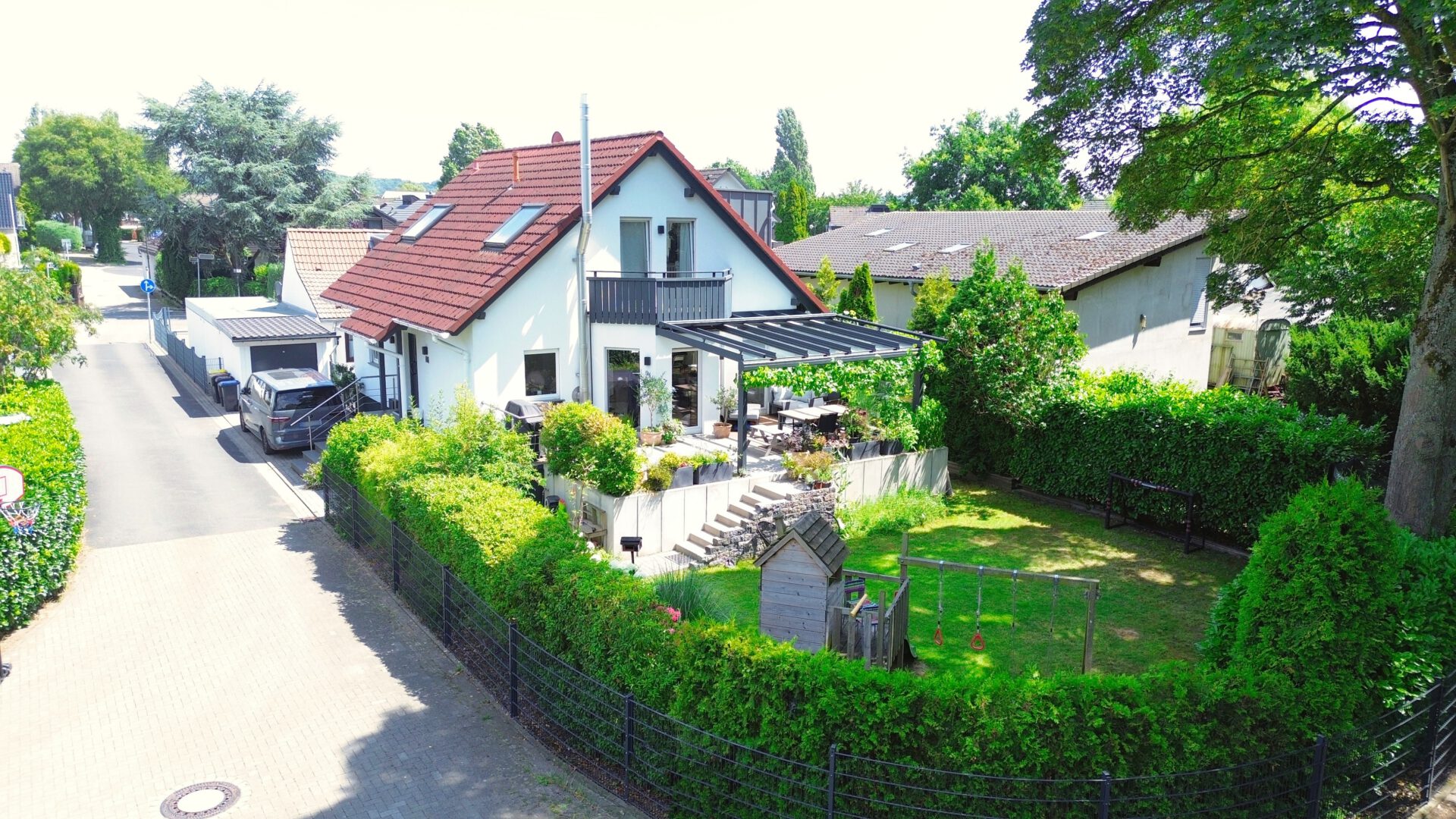 Luftaufnahme von Haus und Garten